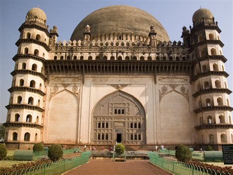  Gol Gumbaz - En Akustisk Överraskelse i Mysores Hjärta