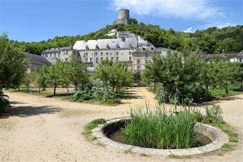 Le Château de la Roche-Guyon: En Magisk Medeltidsfästning och Naturupplevelse!