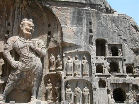  Longmenshan Grottoes - En mystisk värld av stenarbeten och spirituell harmoni!