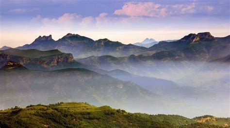 Lushan National Park Enchanting Mountain Retreat with Breathtaking Scenery!