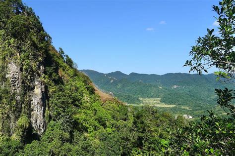  Pingxi Yanren Mountain Ruins - En Mystisk Klippformation med Fängslande Historier!