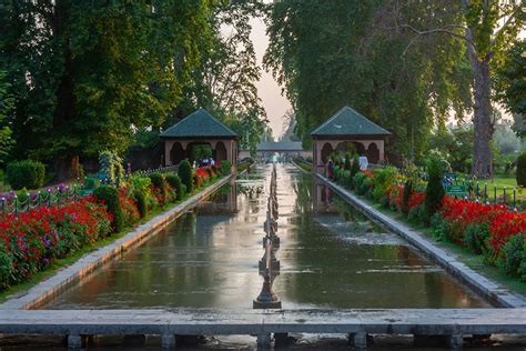  Shalimar Bagh: En Oas av Lugn och Historisk Skönhet i Lahore