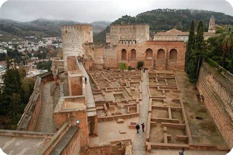 Den mystiska Alcazaba-fästningen – upplev en historisk resa genom århundraden!