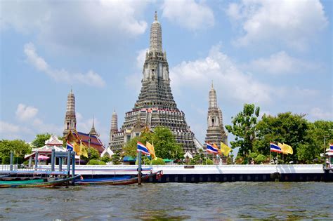  Wat Arun: En Glimmande Pärla vid Chao Phraya Floden!