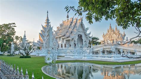  Wat Rong Khun! En Kristallklar Öken av Visuella Äventyr