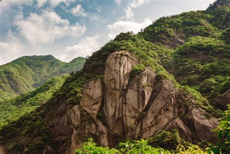   Wuzhi Mountain Hiking Trails – Experiencing Ancient Beauty and Breathtaking Panoramas!