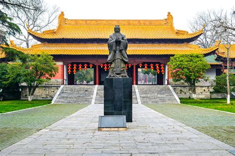  Zhuzhou Confucian Temple: Antikitetens Visdom och En Fördjupad Resa i Kinesisk Historia!